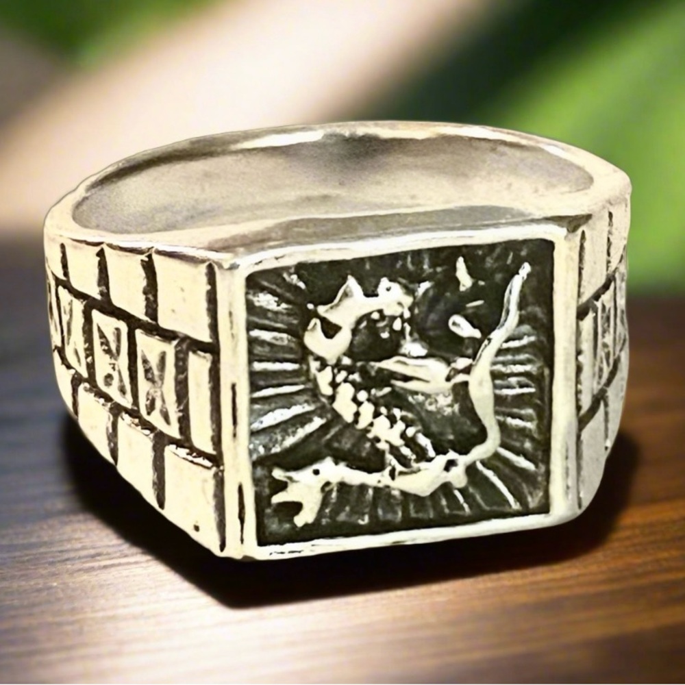 Men’s Vintage Statement Ring!! 10